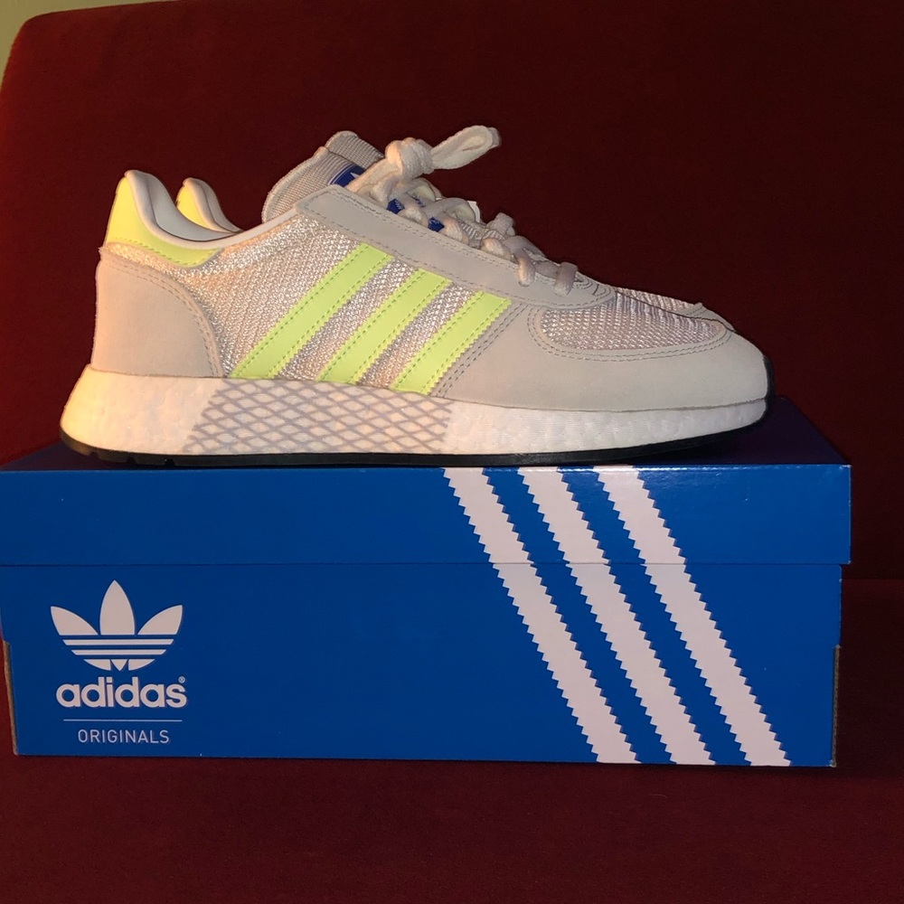 Adidas women’s sneakers size 8